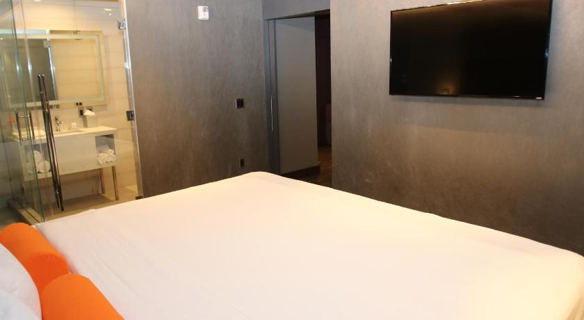 Image of King Suite with Living Room - Non Smoking 12