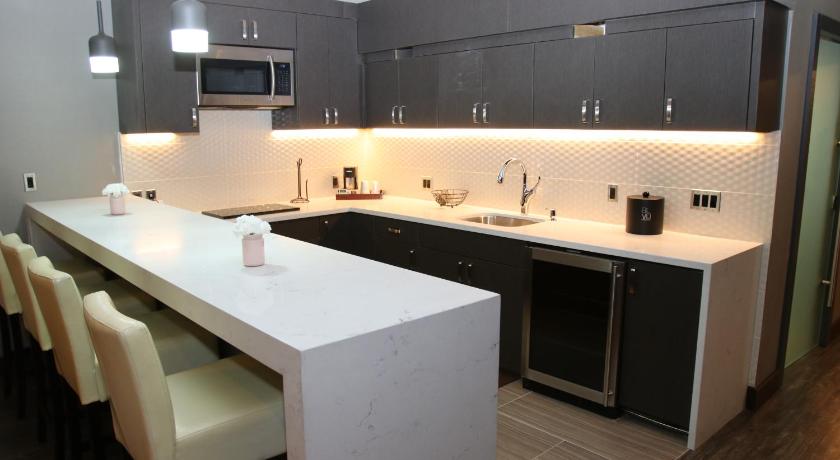 Image of King Suite with Living Room - Non Smoking 8