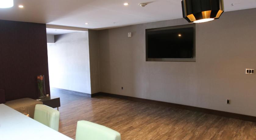 Image of King Suite with Living Room - Non Smoking 13