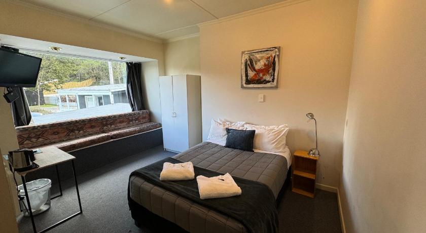 Image of Quadruple Room with Private Bathroom 6