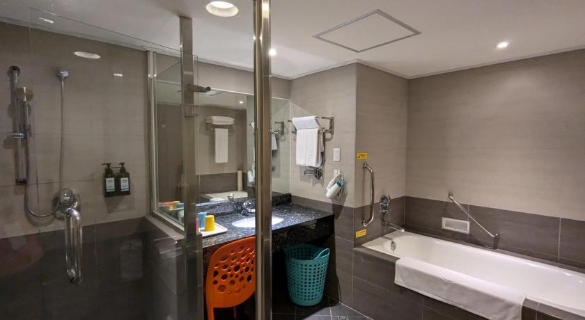 Image of Deluxe Double Twin 5