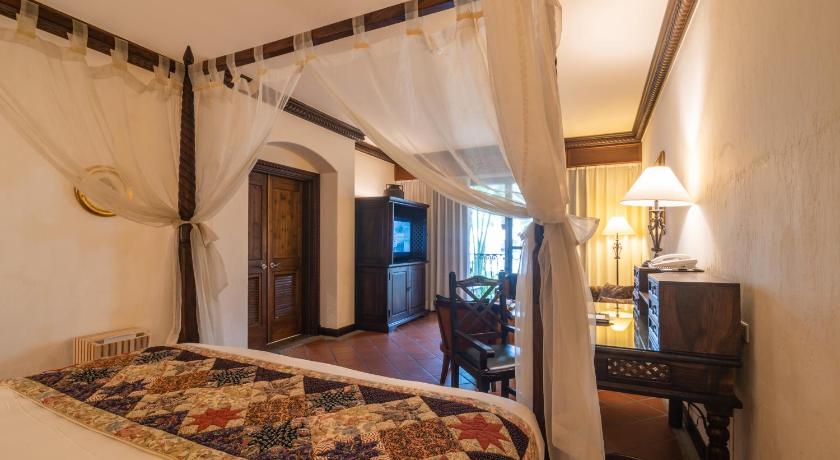 Image of Luxury Honeymoon Suite 1