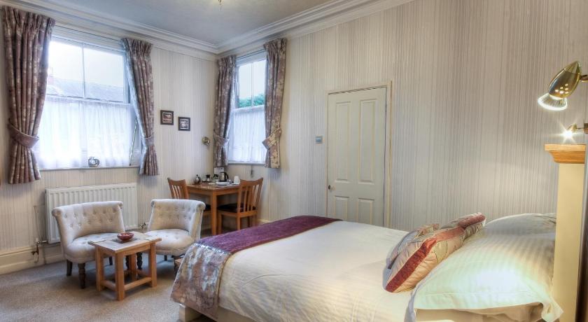 Brooklands Lodge - Bed & Breakfast