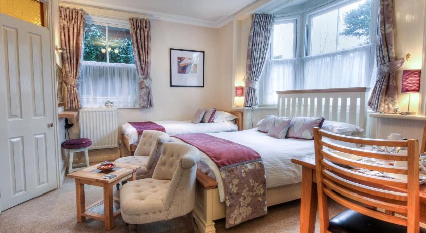 Brooklands Lodge - Bed & Breakfast