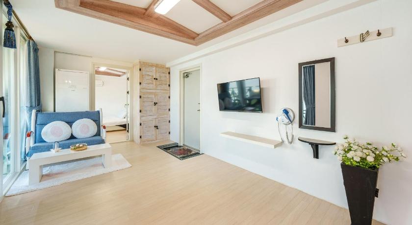 Image of Studio 8 4
