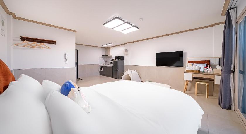 Image of Studio 2 8