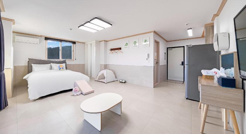 Image of Studio 3 12