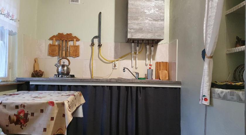Authentic townhouse - image 2