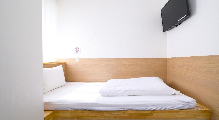 Image of Standard Single Non-Smoking 1