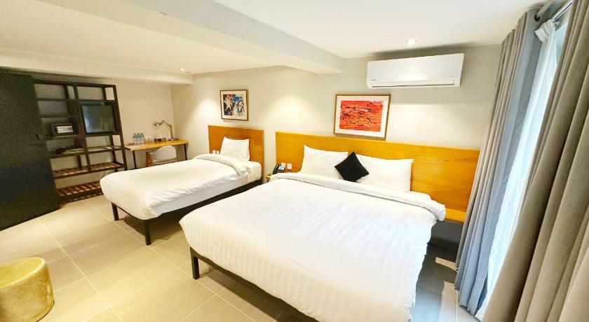 The Avenue Hotel - image 10