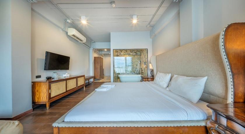 Image of Classic Double with Sea View 9