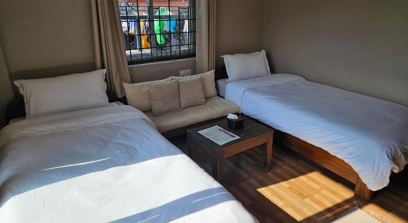 Image of Twin Room with Balcony 6