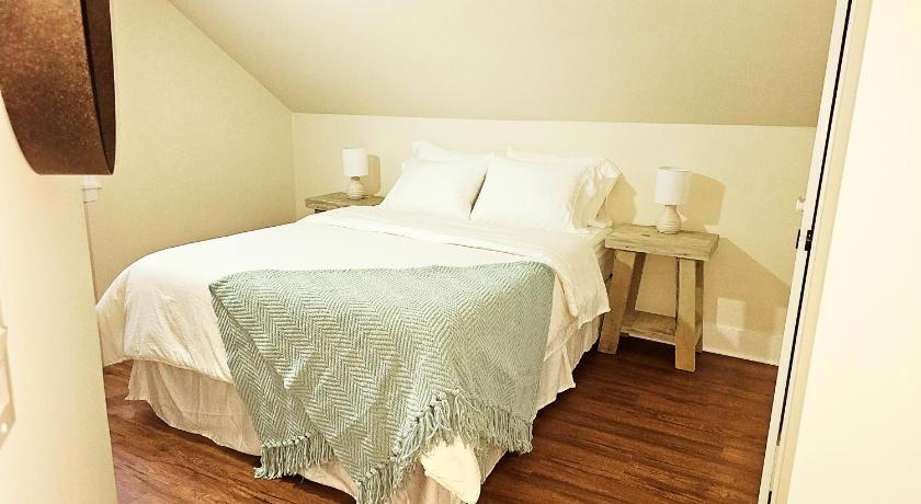 New London (CT) Cozy Coastal Cottage 4-Star Accommodation room