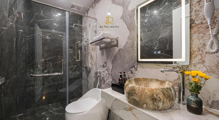 河内 Romeo Hotel Linh Đàm 2 2星级 酒店 泳池