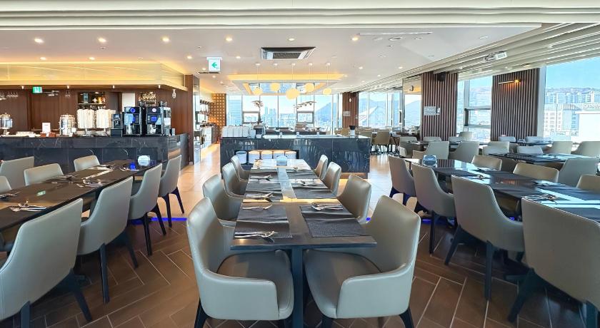 부산 라마다 앙코르 바이 윈덤 부산역 (Ramada Encore by Wyndham Busan Station) 4성급 호텔 스위트룸