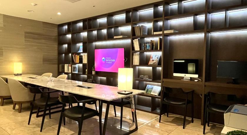 부산 라마다 앙코르 바이 윈덤 부산역 (Ramada Encore by Wyndham Busan Station) 4성급 호텔 로비