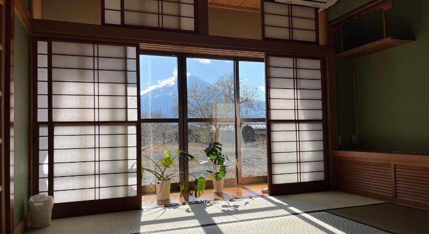 富士河口湖 FujiAlpes 富士山を望む貸切宿 駅近 プロジェクター完備 最大13名 3星级 住宿 大堂