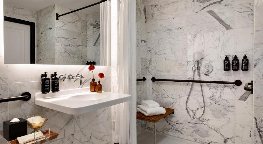 Image of Junior Suite Mobility/Hearing Accessible with Roll-In Shower 2
