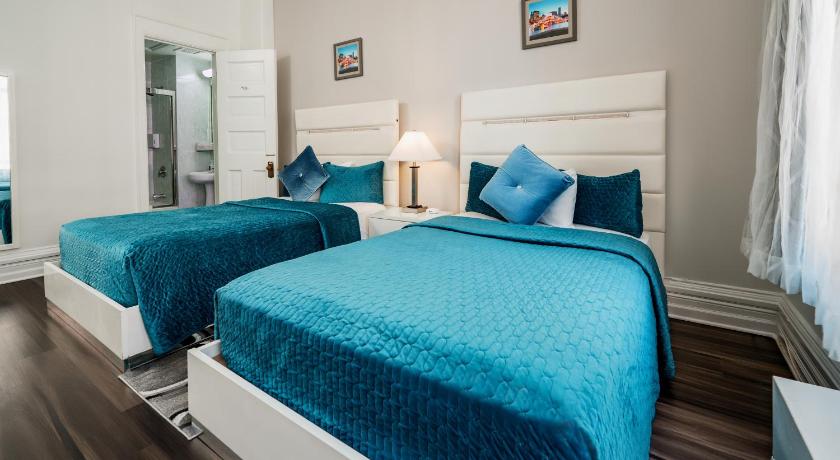 Image of Standard 2 double beds 4