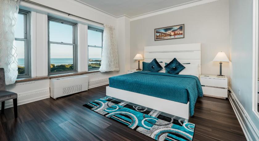 Image of King Suite with Lake View 1