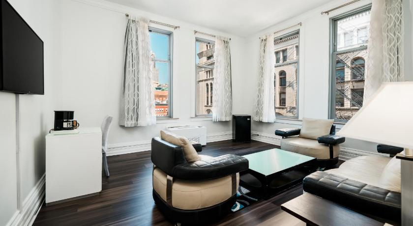 Image of King Suite with City View 0