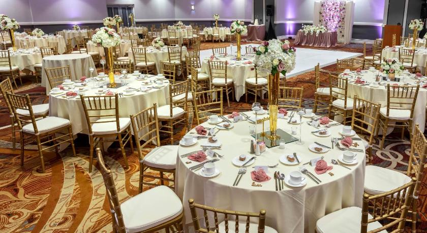 ナイアガラフォールズ (NY) Sheraton Niagara Falls 4つ星 ホテル レストラン