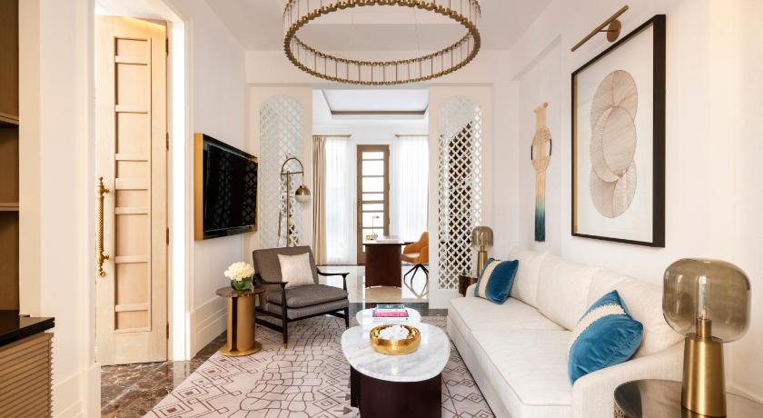 Image of Junior Suite with Pool View 5