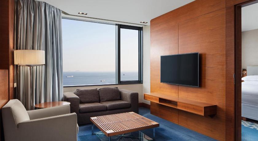 รูปของJunior Suite 70sqm, Club lounge access, 1 Bedroom Suite, 1 King, Sea view 1