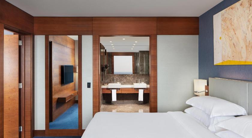 รูปของExecutive Junior Suite, Executive Lounge Access, 1 Bedroom Suite, 1 King, Sea View, High Floor 9
