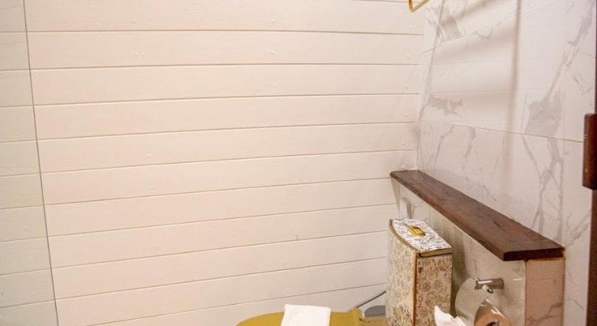 Image of Deluxe Room with Bathtub 14