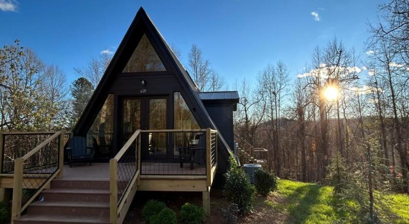 East Flat Rock The Coop NEW A-frame Hot Tub, Fire Pit, Loft 4-Star Accommodation room