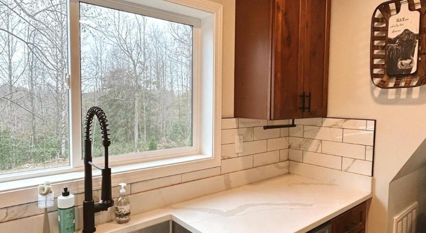 East Flat Rock The Coop NEW A-frame Hot Tub, Fire Pit, Loft 4-Star Accommodation room