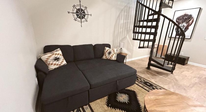 East Flat Rock The Coop NEW A-frame Hot Tub, Fire Pit, Loft 4-Star Accommodation lobby