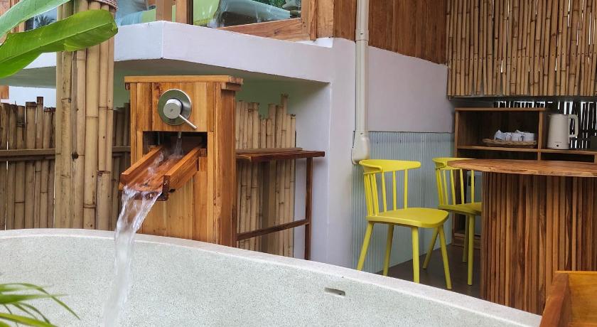 Nakhon Si Thammarat บ้านพราวพร้าว Baan Proud Proud 4-Star Guesthouse pool