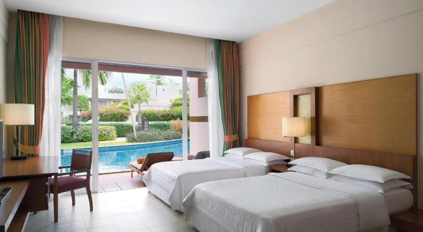 รูปของguest room, 2 double, sofa bed, lagoon view, balcony 8