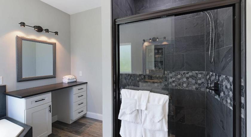 塞维尔维尔 H2Oasis Incredible Pool Retreat With Mountains Views! 5星级 住宿 景观
