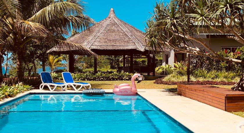 Seahorse Lodge - Port Vila's WOW Factor! Huge 5 Bedroom, 3 Bath Seaside Paradise