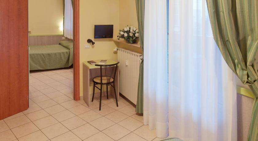 Hotel Arco Romana