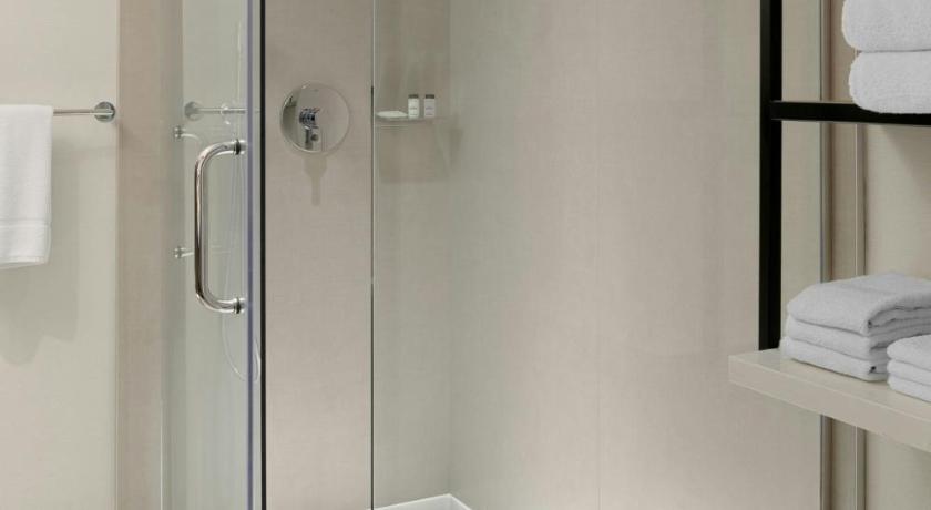 Image of Traditional King Room - Hearing Accessible 10