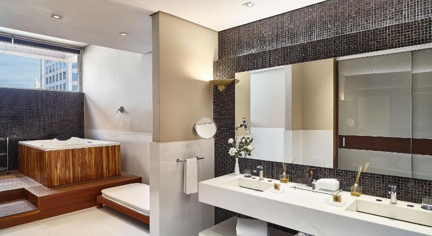 Image of 2 Bedroom Presidential Suite, Bedroom 1: 1 King, Bedroom 2: 1 King 2