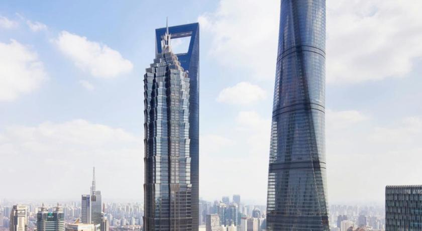 Фото: Guest room, 1 King, Skyline view 4