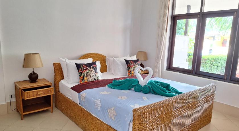 Image of Apartment with Pool View 8