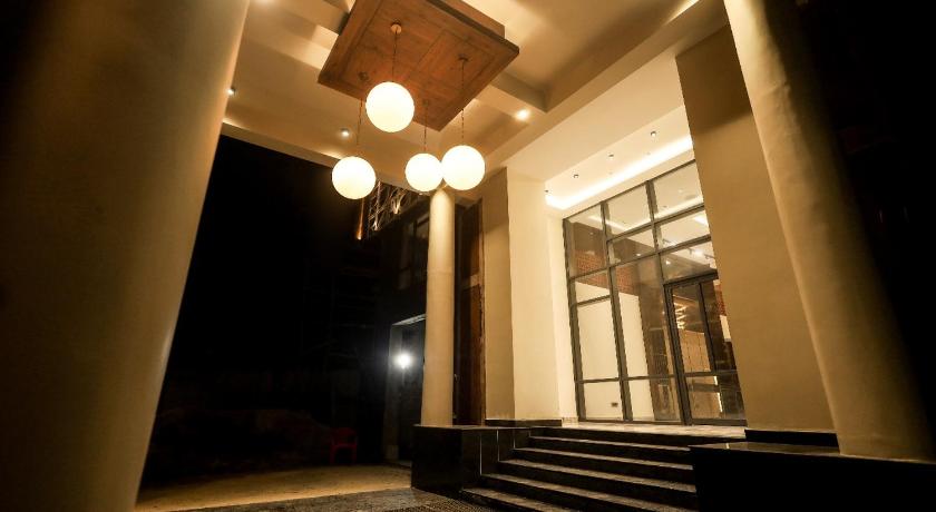 アガルタラ HOTEL NOAH SPIRE 4つ星 ホテル プール