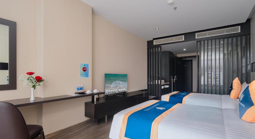 Image of Deluxe Double or Twin Room with City View 11