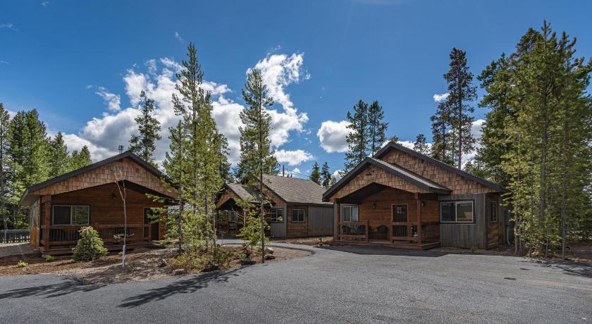 West Yellowstone (MT) Montana Cabin 3-Star Accommodation exterior