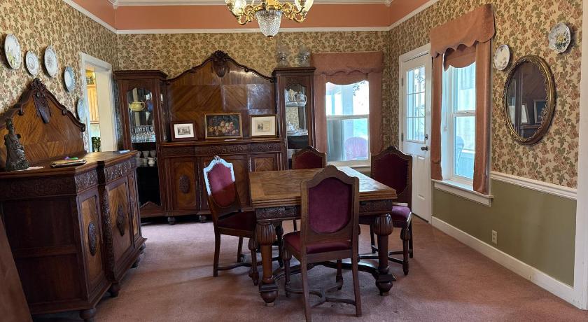 Susanville (CA) Roseberry House Bed and Breakfast 4-Star Accommodation exterior