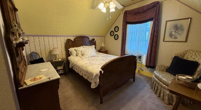 Susanville (CA) Roseberry House Bed and Breakfast 4-Star Accommodation view