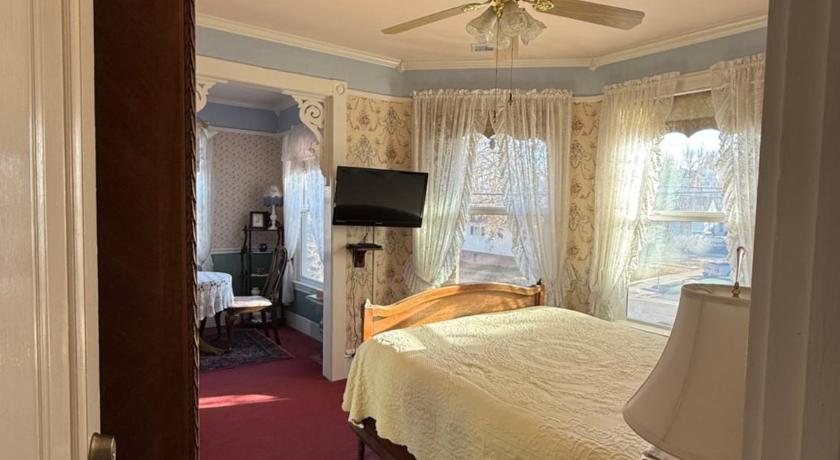 Susanville (CA) Roseberry House Bed and Breakfast 4-Star Accommodation exterior