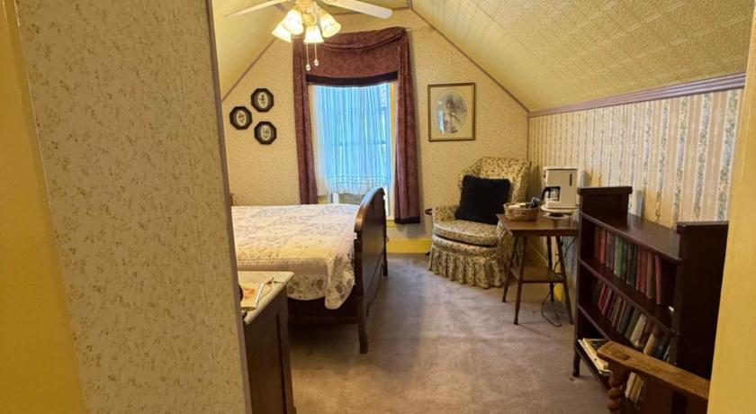 Susanville (CA) Roseberry House Bed and Breakfast 4-Star Accommodation restaurant
