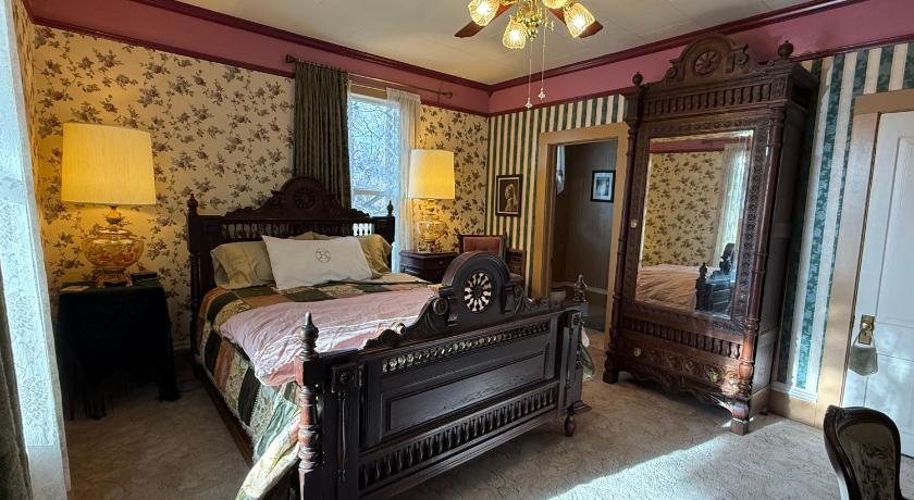 Susanville (CA) Roseberry House Bed and Breakfast 4-Star Accommodation room